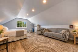Carriage Loft — Quiet Retreat, Sheridan WY - Image 5