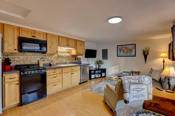 Wyoming Suite — Central 2BR, Sheridan WY - Image 1