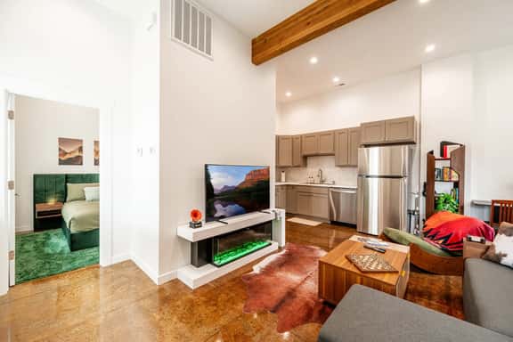 Vaulted Den — Chic 1BR with Fireplace, Sheridan WY - Image 1