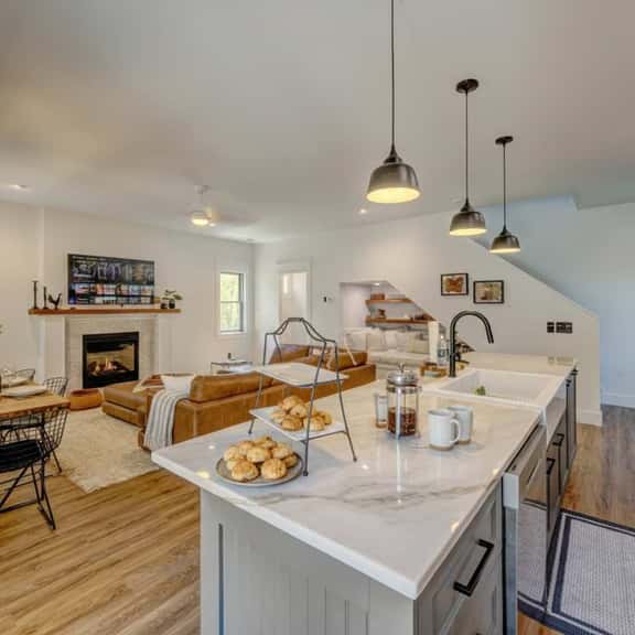 Pearl of Sheridan — Luxe 3BR Downtown Retreat, Sheridan WY - Image 1