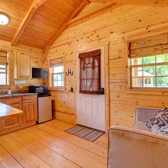 Rustic Ridge Cabin — Pet-Friendly, Bighorn Mountain Views, Dayton WY - Image 1