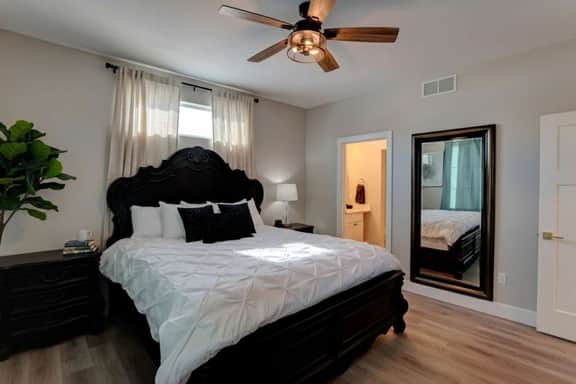 Lincoln Upstairs — Stylish 2BR Retreat, Sheridan WY - Image 2