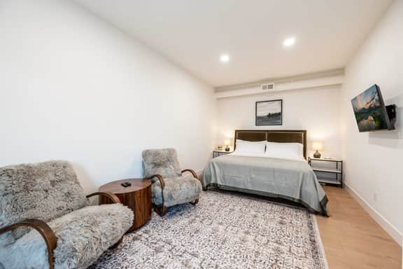 Onyx — Executive Loft on Main St, Sheridan WY - Image 3