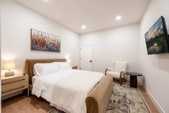 Onyx — Executive Loft on Main St, Sheridan WY - Image 4